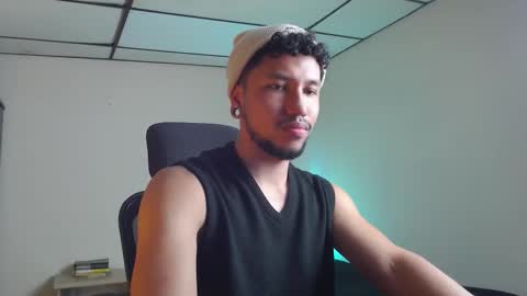 Snapshot of yeff_stone chatting on October 2025 02:02:05 AM yeff online show from October 2025 02:02:05 AM