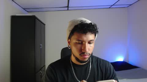 Snapshot of yeff_stone chatting on November 2025 01:19:02 AM yeff online show from November 2025 01:19:02 AM