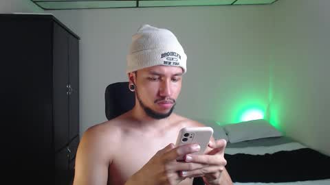 Snapshot of yeff_stone chatting on November 2025 01:28:02 AM yeff online show from November 2025 01:28:02 AM