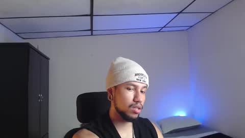 Snapshot of yeff_stone chatting on November 2025 01:37:01 AM yeff online show from November 2025 01:37:01 AM