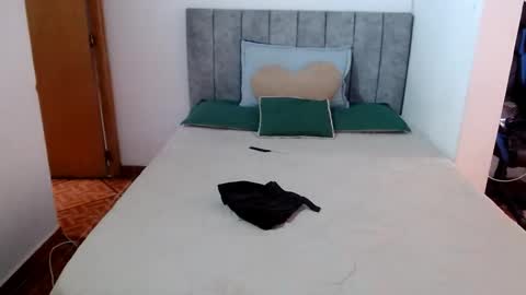 yeibles_hana2 online show from December 2025 07:56:02 PM