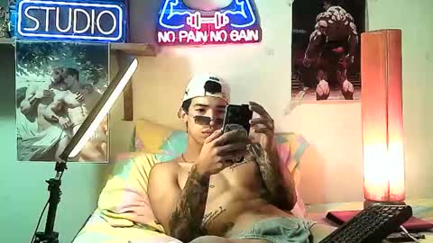 Snapshot of yeisoncastellanos1999 chatting on November 2025 03:28:01 AM yeisoncastellanos1999 online show from November 2025 03:28:01 AM