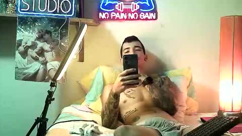 yeisoncastellanos1999 online show from December 2025 08:42:02 AM