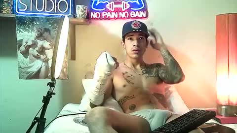 yeisoncastellanos1999 online show from January 2026 09:35:01 AM