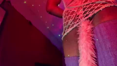 Ella Ts online show from October 2025 08:59:01 AM