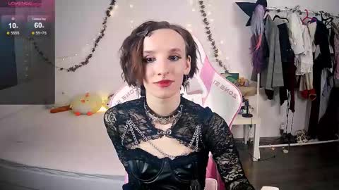 Snapshot of yellow_songbird chatting on November 2025 05:48:02 PM Liya online show from November 2025 05:48:02 PM