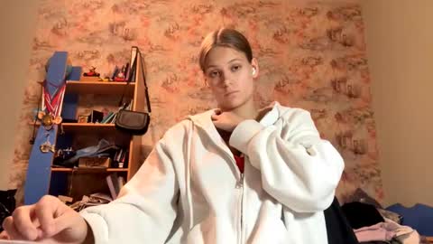 Emma online show from October 2025 01:44:01 PM