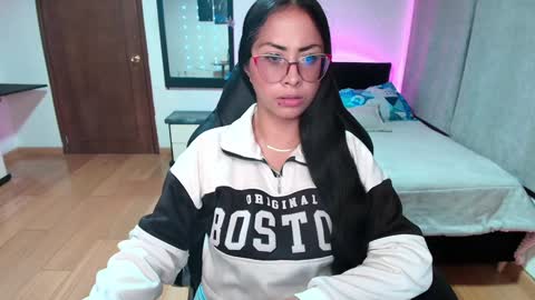 Snapshot of yesie_hot2 chatting on January 2025 12:50:02 AM yesie_hot2 online show from January 2025 12:50:02 AM