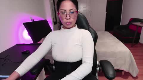 Snapshot of yesie_hot2 chatting on September 2025 02:48:02 AM yesie_hot2 online show from September 2025 02:48:02 AM