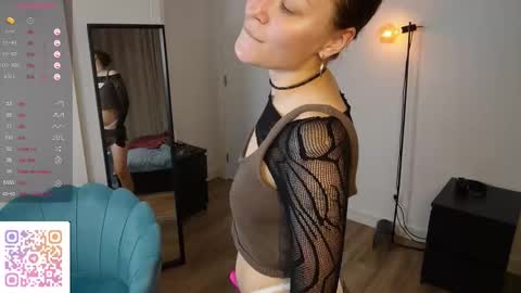 Kiki online show from November 2025 03:50:01 PM