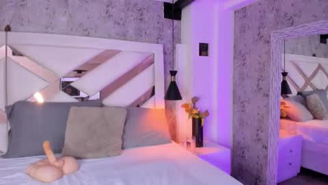 Yessica online show from October 2025 12:25:01 PM