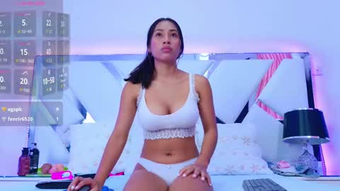 Snapshot of yesyhills chatting on February 2025 07:04:02 PM Yesy online show from February 2025 07:04:02 PM