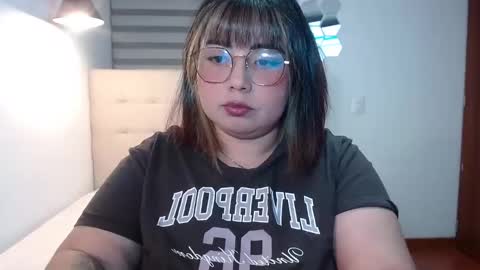 hii i am yini online show from November 2025 02:44:02 AM