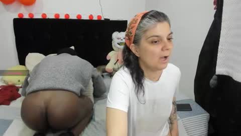 Snapshot of yinyyanghot chatting on October 2025 10:12:01 PM yinyyanghot online show from October 2025 10:12:01 PM