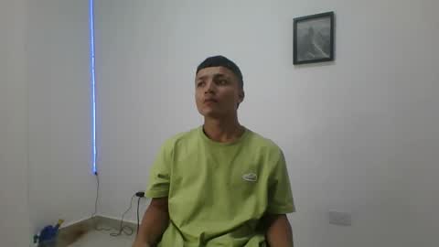 yissus_20 online show from April 2026 04:44:02 PM