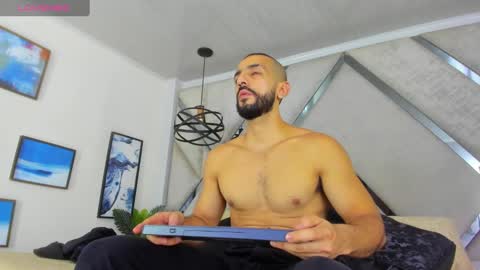 Yiyo online show from January 2025 04:04:01 AM