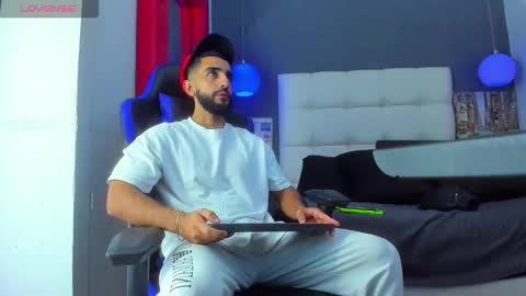 Yiyo online show from December 2025 03:55:02 AM