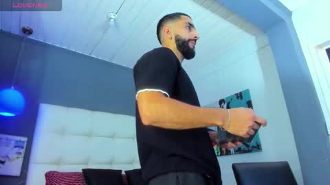 Yiyo online show from December 2025 04:29:02 AM