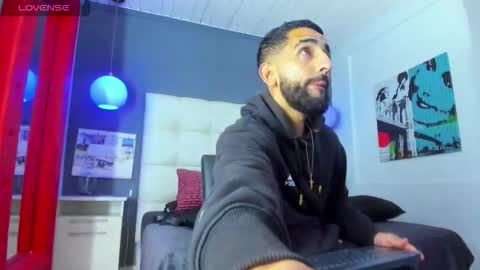 Yiyo online show from December 2025 08:33:01 AM