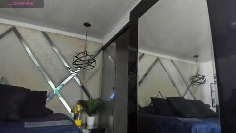 Yiyo online show from April 2026 04:26:02 AM