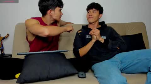 Snapshot of yizus_bonz chatting on December 2025 12:15:01 AM yizus_bonz online show from December 2025 12:15:01 AM