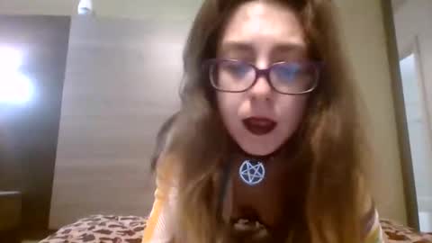 Snapshot of ykkrahs chatting on November 2025 10:32:02 AM Alice Sharkky Sunshine Manson online show from November 2025 10:32:02 AM