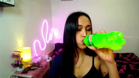 Snapshot of yogirl_tianaxxx chatting on December 2025 06:50:01 PM yogirl_tianaxxx online show from December 2025 06:50:01 PM