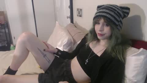 Snapshot of yokaigirl chatting on December 2024 11:21:01 PM Yokai Girl online show from December 2024 11:21:01 PM