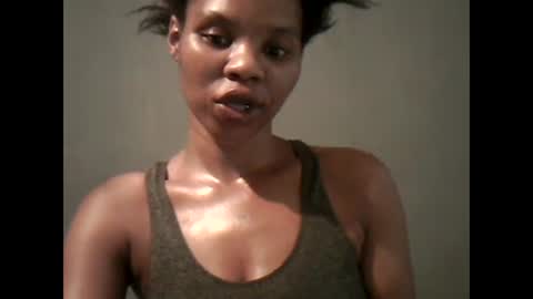 Snapshot of yoncexx25 chatting on January 2025 02:03:02 PM amazingkellyxx online show from January 2025 02:03:02 PM