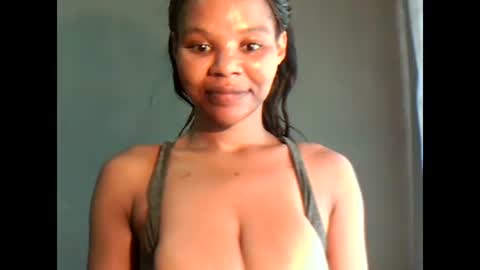 Snapshot of yoncexx25 chatting on January 2025 09:56:01 AM amazingkellyxx online show from January 2025 09:56:01 AM