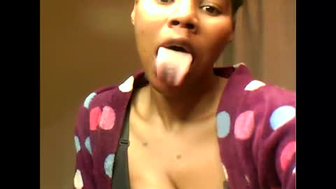 Snapshot of yoncexx25 chatting on September 2025 09:29:02 PM amazingkellyxx online show from September 2025 09:29:02 PM