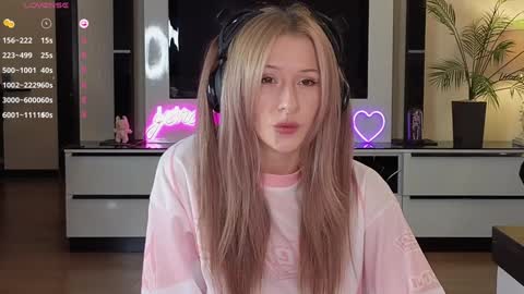 Snapshot of yononeey chatting on November 2025 04:55:01 PM Wilma online show from November 2025 04:55:01 PM