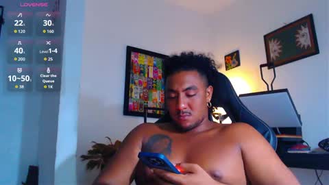 Snapshot of yosoy_enzo2020 chatting on April 2026 05:21:02 AM Enzo online show from April 2026 05:21:02 AM