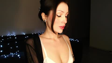 Sophie online show from April 2026 09:19:01 PM