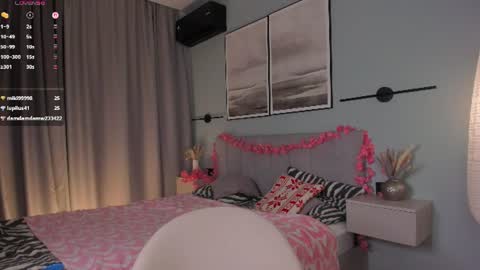 Snapshot of you_fell_in_love chatting on July 2026 10:16:01 PM Elizabeth brunette -- Darline blonde online show from July 2026 10:16:01 PM