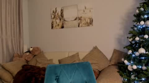 Snapshot of your__voice chatting on February 2025 06:35:01 PM Camilla online show from February 2025 06:35:01 PM