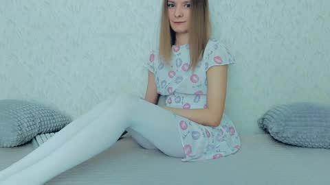 Snapshot of your_caramelka chatting on January 2025 04:48:02 AM Lily online show from January 2025 04:48:02 AM