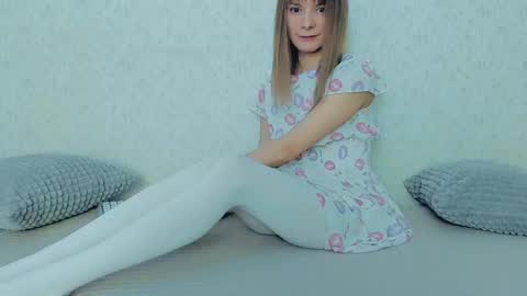 Snapshot of your_caramelka chatting on March 2025 04:49:01 AM Lily online show from March 2025 04:49:01 AM
