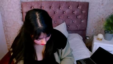 Snapshot of your_girl_of_dreams chatting on October 2025 04:27:01 AM Natt online show from October 2025 04:27:01 AM