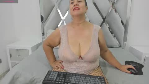 Snapshot of your_lady_milf chatting on February 2025 06:26:01 PM your_lady_milf online show from February 2025 06:26:01 PM