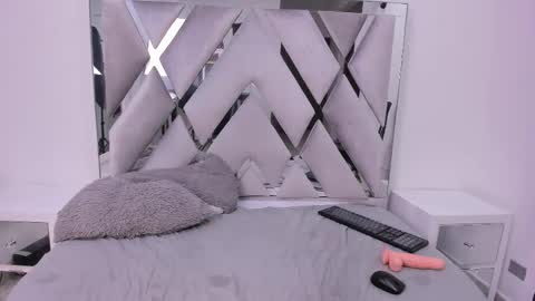 Snapshot of your_lady_milf chatting on March 2025 03:45:02 PM your_lady_milf online show from March 2025 03:45:02 PM