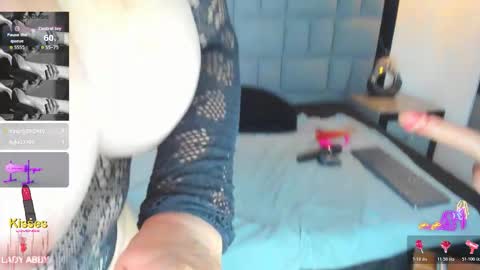 Snapshot of your_lady_milf chatting on November 2025 10:09:02 PM your_lady_milf online show from November 2025 10:09:02 PM