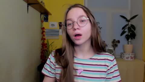 Snapshot of your_leslie chatting on December 2024 05:19:02 PM Leslie online show from December 2024 05:19:02 PM