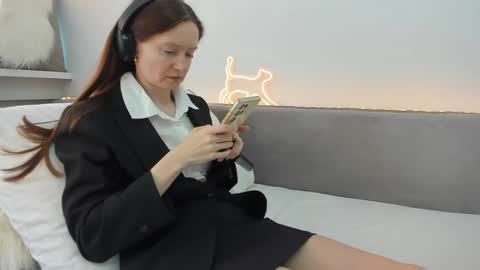 Snapshot of your_librarian chatting on May 2026 12:56:01 PM Your Librarian online show from May 2026 12:56:01 PM