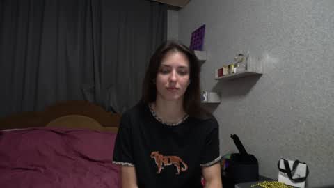 Snapshot of your_little_flexible_girl chatting on January 2025 09:35:02 PM Meri online show from January 2025 09:35:02 PM