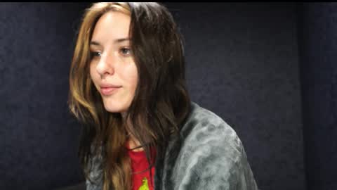 Snapshot of your_little_flexible_girl chatting on November 2025 08:36:02 PM Meri online show from November 2025 08:36:02 PM