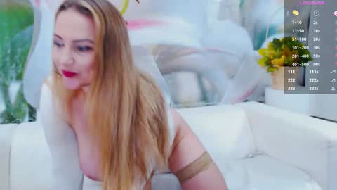 Snapshot of your_milf_lilly chatting on October 2025 06:12:01 AM Lilly online show from October 2025 06:12:01 AM