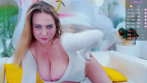 Snapshot of your_milf_lilly chatting on November 2025 08:16:02 AM Lilly online show from November 2025 08:16:02 AM