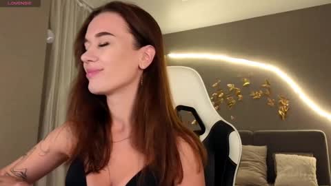 Jessica Loyd online show from November 2025 02:13:01 AM