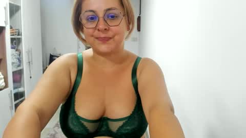 Snapshot of your_victoria chatting on September 2025 11:04:02 PM Your Victoria online show from September 2025 11:04:02 PM